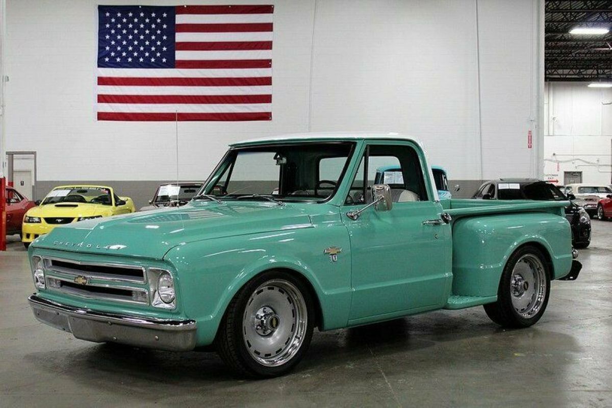 1967 Chevrolet C-10 290 Miles Aqua 350cid V8 700 R4 Automatic 1967 Chevrolet C-10