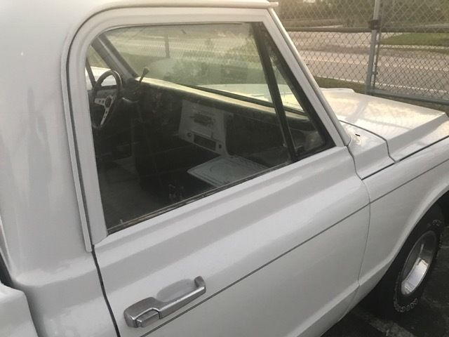 1967 Chevrolet C-10 short bed - photo 3