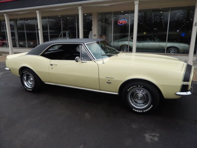 1967 Chevrolet Camaro Butternut yellow match#s 327 Muncie 4 speed 1967 Chevrolet Camaro Buckets with console