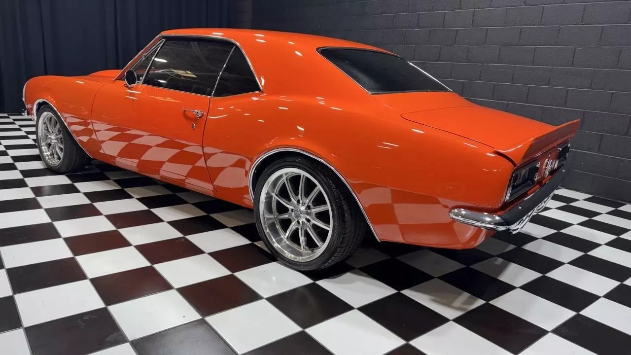 1967 Chevrolet Camaro HUGGER ORANGE CUSTOM MODERN INTERIOR - photo 10