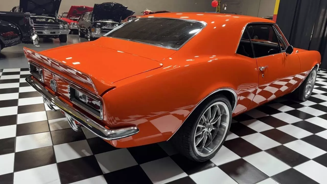 1967 Chevrolet Camaro HUGGER ORANGE CUSTOM MODERN INTERIOR - photo 11
