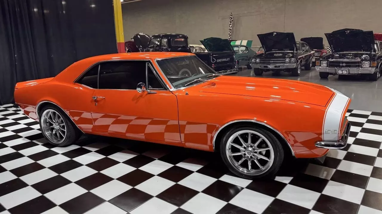 1967 Chevrolet Camaro HUGGER ORANGE CUSTOM MODERN INTERIOR - photo 12
