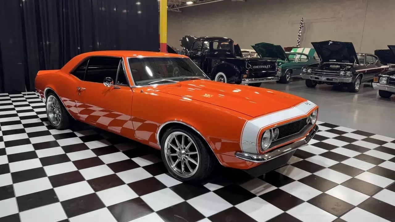 1967 Chevrolet Camaro HUGGER ORANGE CUSTOM MODERN INTERIOR - photo 13