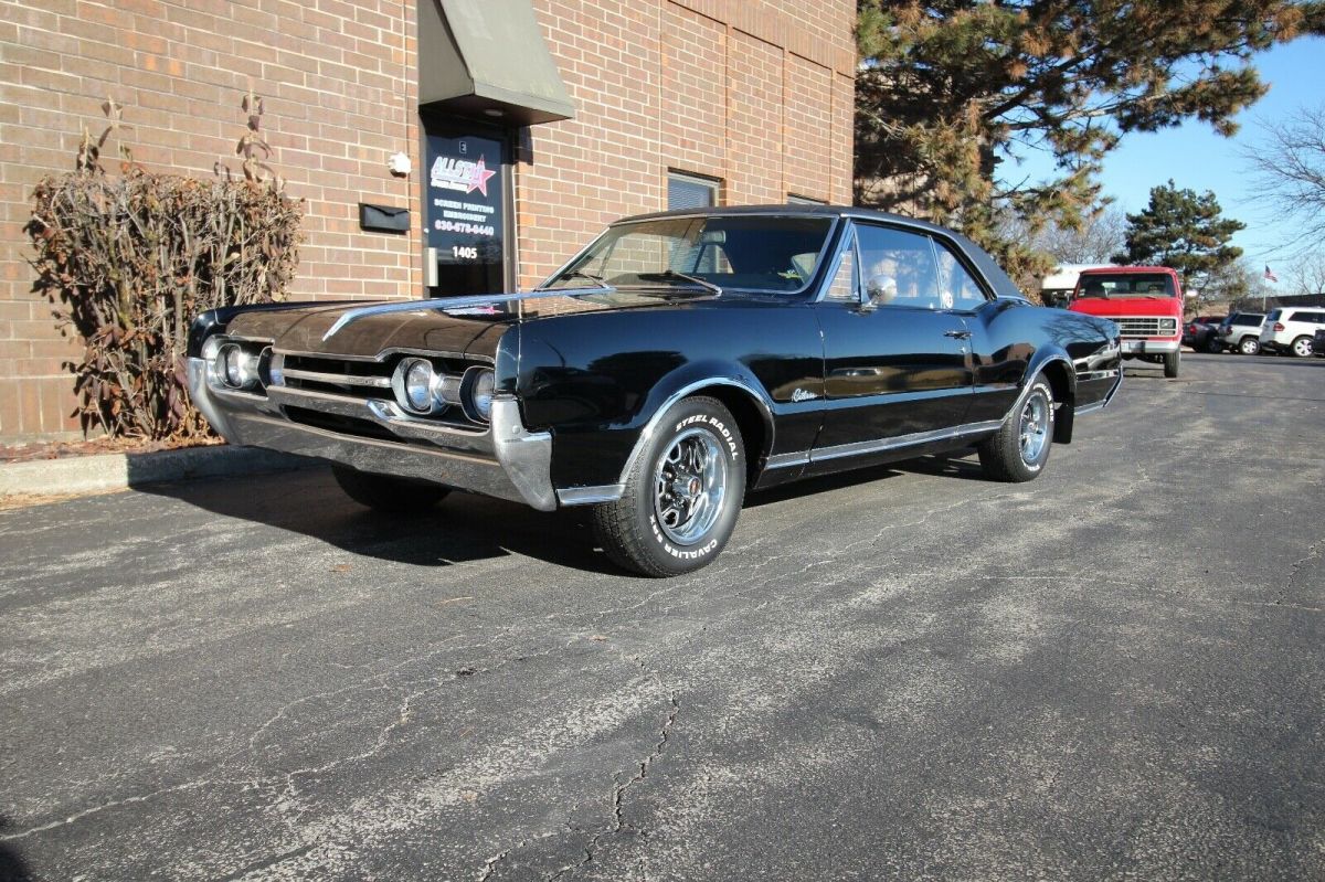 1967 Chevrolet Cutlass Supreme - 4 Speed 1966 330 1967 Oldsmobile Cutlass S - 4 Speed