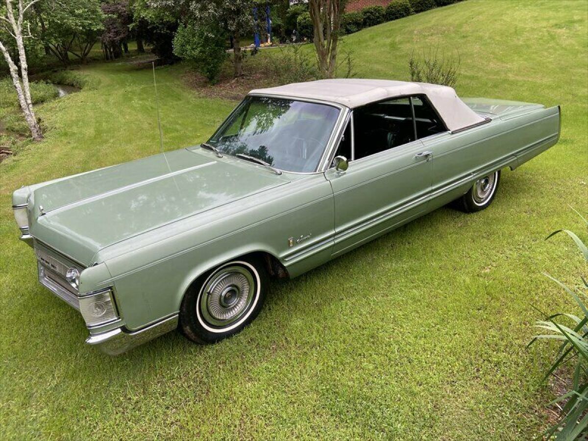 1967 Chrysler Imperial Convertible - photo 2