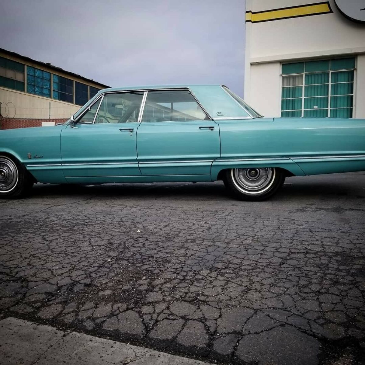 1967 Chrysler Imperial crown