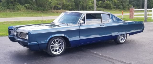 1967 Chrysler Newport custom fast back blue chrome 383 4barrel 727 transmition 1967 Chrysler Newport PREMIUM VINYL 2 TONE