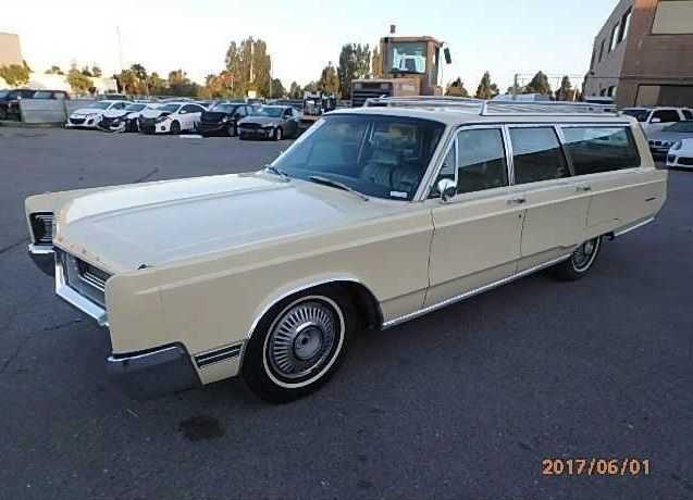 1967 Chrysler Town & Country - photo 2