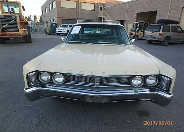 1967 Chrysler Town & Country - photo 3