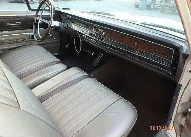 1967 Chrysler Town & Country - photo 7