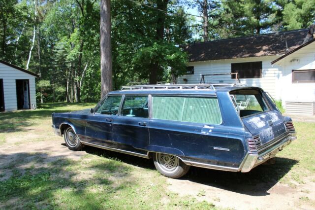 1967 Chrysler Town & Country - photo 2