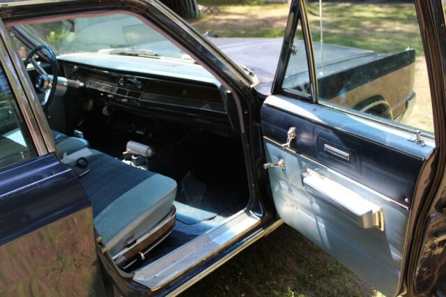1967 Chrysler Town & Country - photo 3