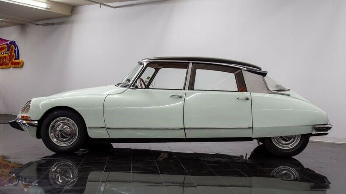 1967 Citroën ID19 Pallas Sedan - photo 13