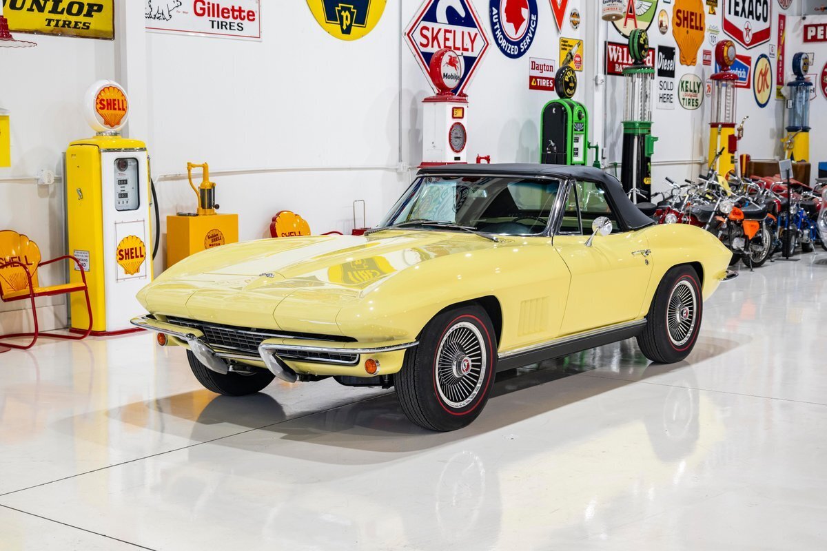 1967 Chevrolet Corvette Convertible - photo 2