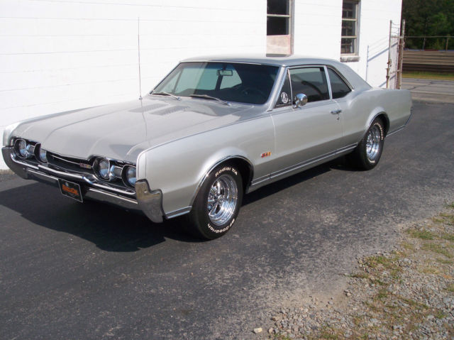 1967 Cutlass Supreme 442 4 speed 1967 Oldsmobile Cutlass 442 Hurst