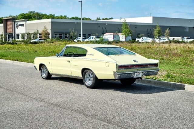1967 Dodge Charger 440 Fastback - photo 4