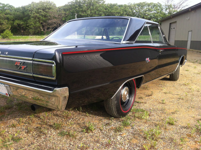 1967 Dodge Coronet R/T 440 4 speed, orig Black w/ Red accent stripes! - photo 11