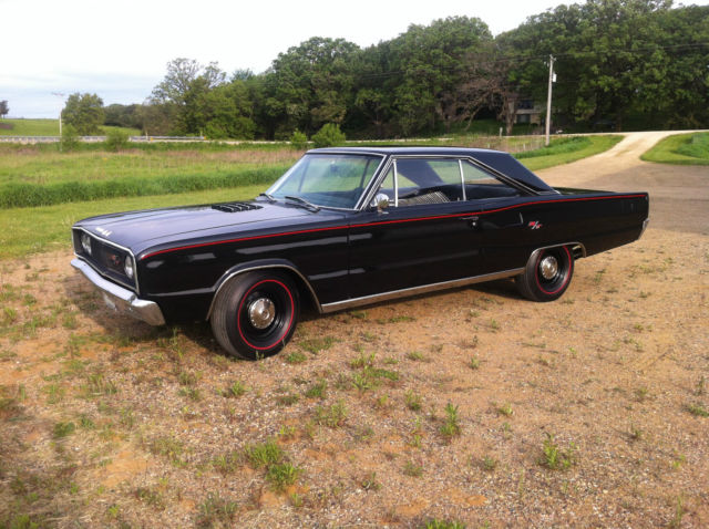 1967 Dodge Coronet R/T 440 4 speed, orig Black w/ Red accent stripes! - photo 2