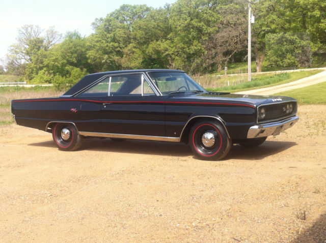 1967 Dodge Coronet R/T 440 4 speed, orig Black w/ Red accent stripes! - photo 3