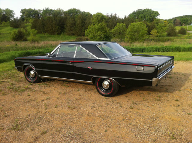 1967 Dodge Coronet R/T 440 4 speed, orig Black w/ Red accent stripes! - photo 7
