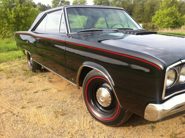 1967 Dodge Coronet R/T 440 4 speed, orig Black w/ Red accent stripes! - photo 9