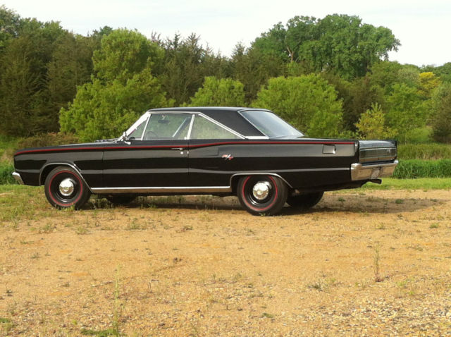 1967 Dodge Coronet R/T 440 4 speed, orig Black w/ Red accent stripes! - photo 6