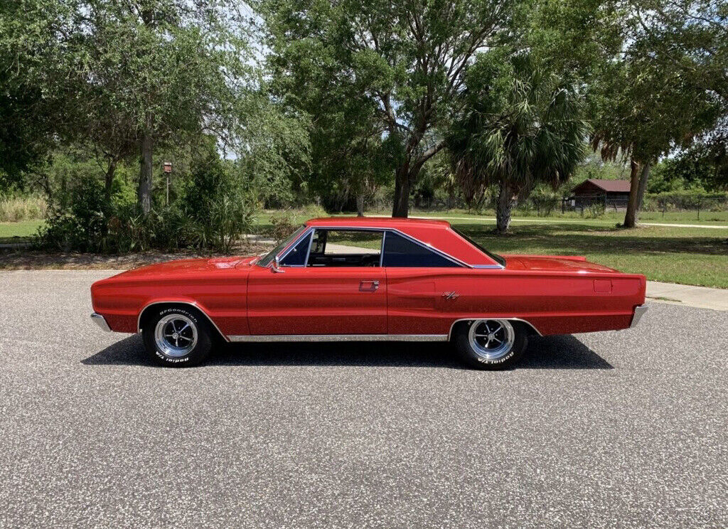 1967 Dodge Coronet Real R/T, Beautiful Paint, Highly Detailed Engine Bay - photo 2