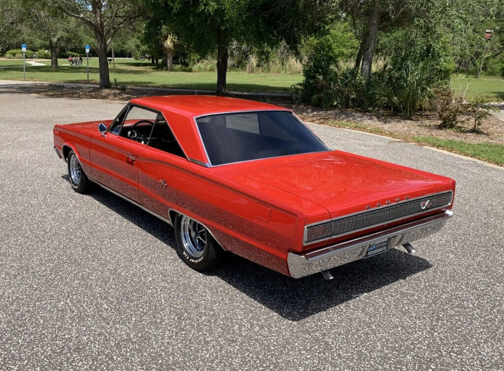 1967 Dodge Coronet Real R/T, Beautiful Paint, Highly Detailed Engine Bay - photo 4