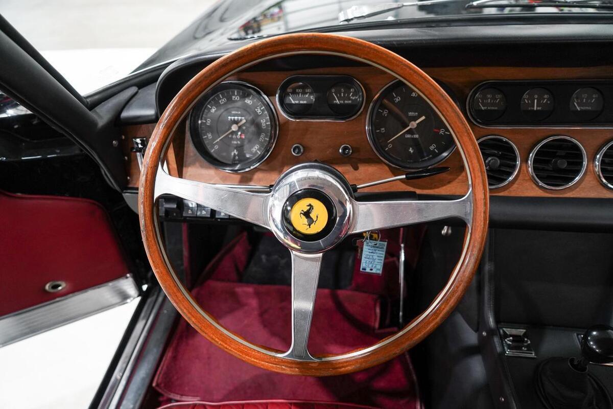 1967 Ferrari 330 GT 2+2 - photo 10