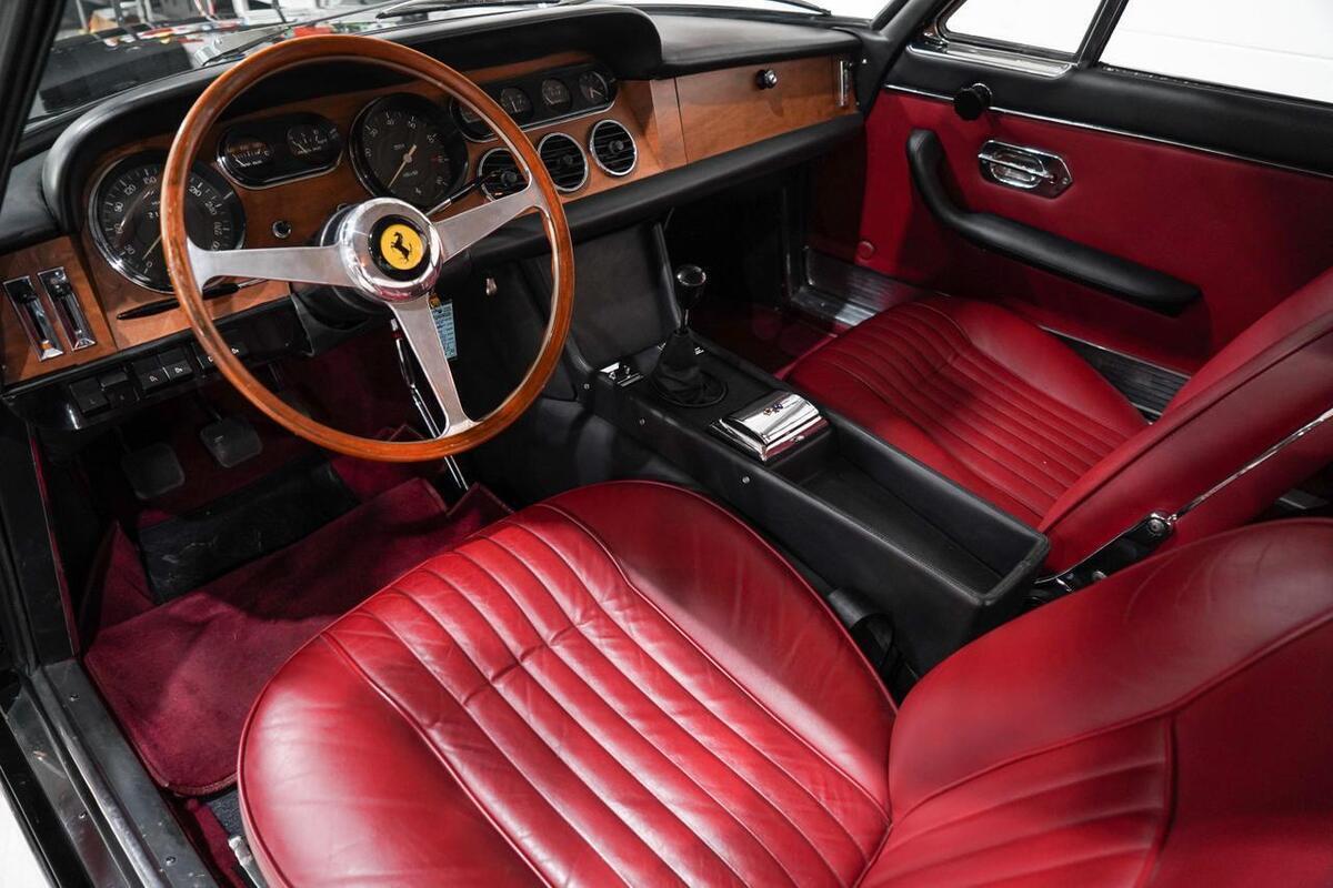 1967 Ferrari 330 GT 2+2 - photo 2