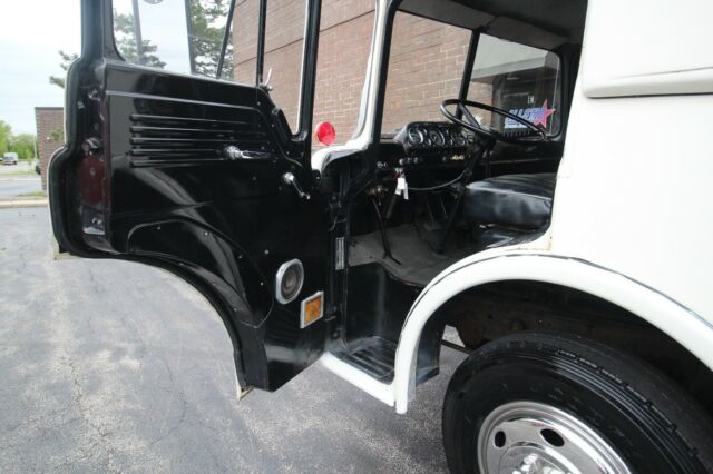 1967 Ford C550 COE - Ramp Truck - RARE Sleeper - photo 13