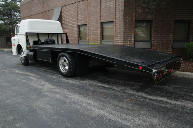 1967 Ford C550 COE - Ramp Truck - RARE Sleeper - photo 3