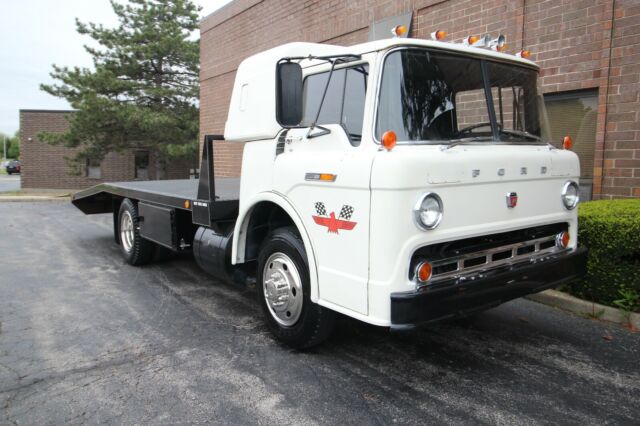 1967 Ford C550 COE - Ramp Truck - RARE Sleeper - photo 5