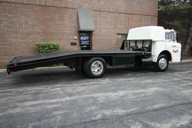 1967 Ford C550 COE - Ramp Truck - RARE Sleeper - photo 7
