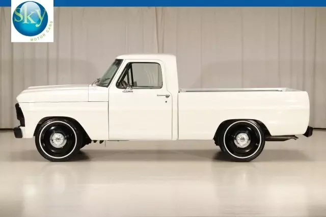 1967 Ford F100 Short Bed 302 V8 RESTOMOD