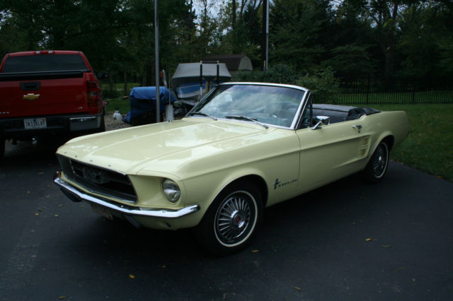 1967 Ford Mustang Deluxe interior - photo 2