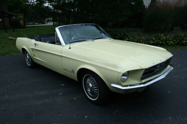1967 Ford Mustang Deluxe interior - photo 3