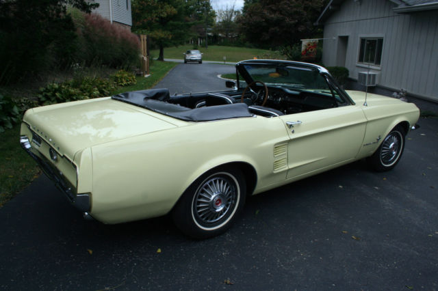 1967 Ford Mustang Deluxe interior - photo 4