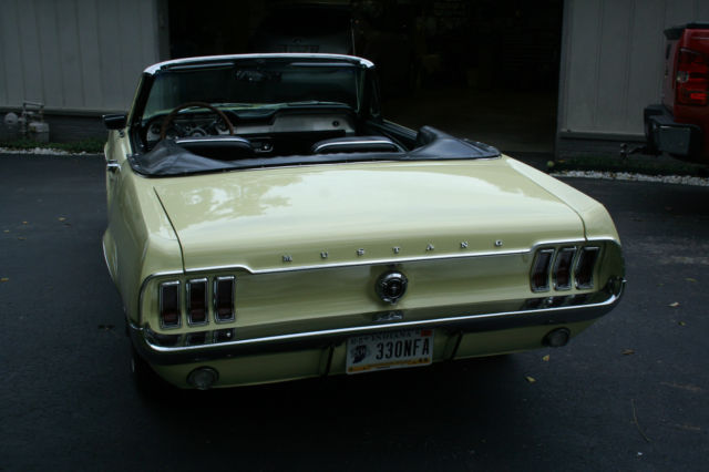 1967 Ford Mustang Deluxe interior - photo 5