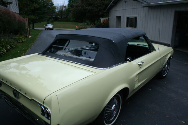 1967 Ford Mustang Deluxe interior - photo 6