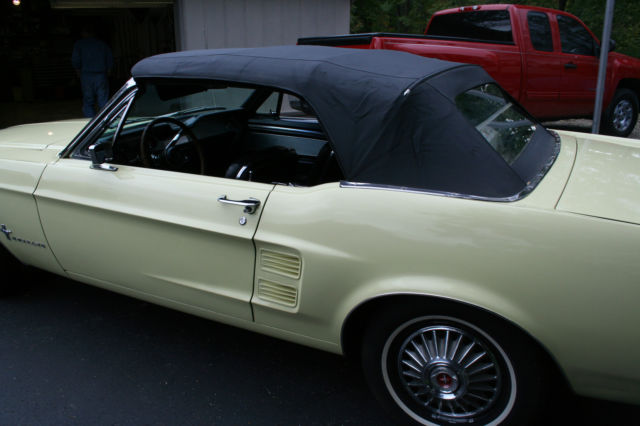1967 Ford Mustang Deluxe interior - photo 7