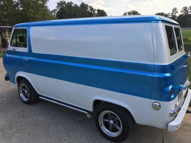 1967 Ford E-Series Van - photo 2