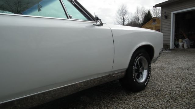 1967 Pontiac GTO hard top - photo 11