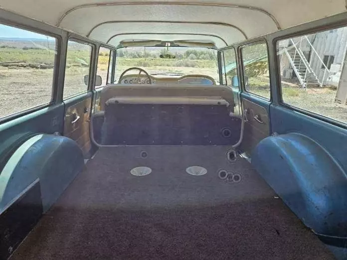 1967 International Harvester Travelall 1100B - photo 5