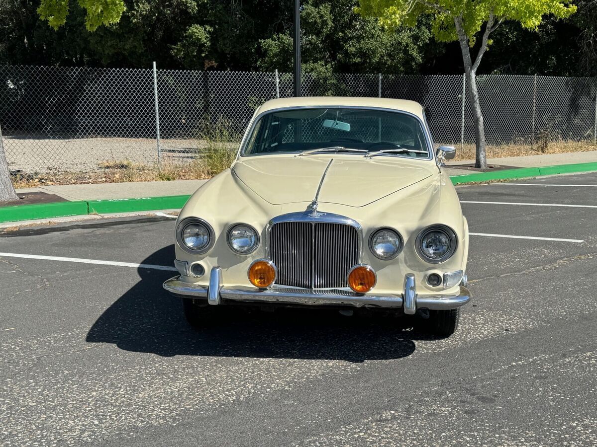 1967 Jaguar 420 - photo 2