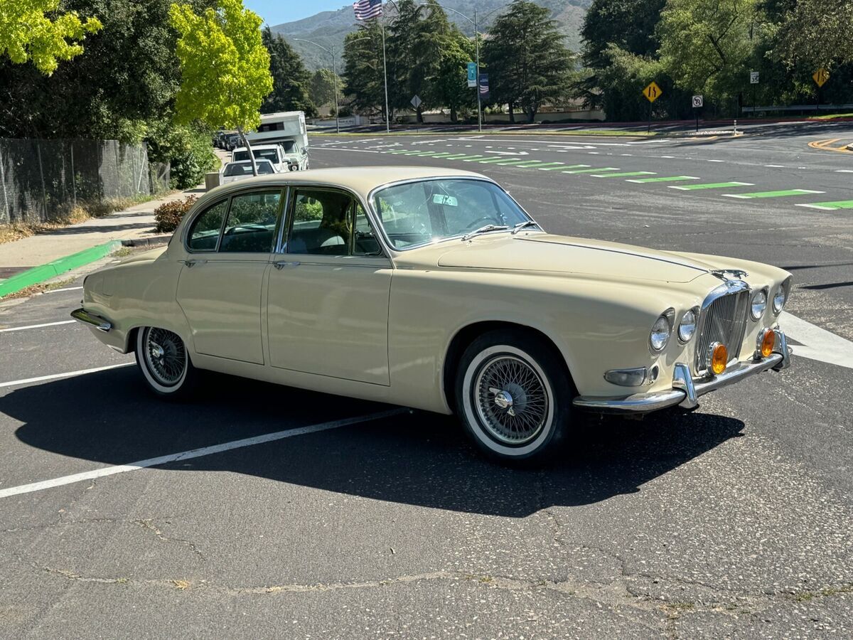 1967 Jaguar 420 - photo 3