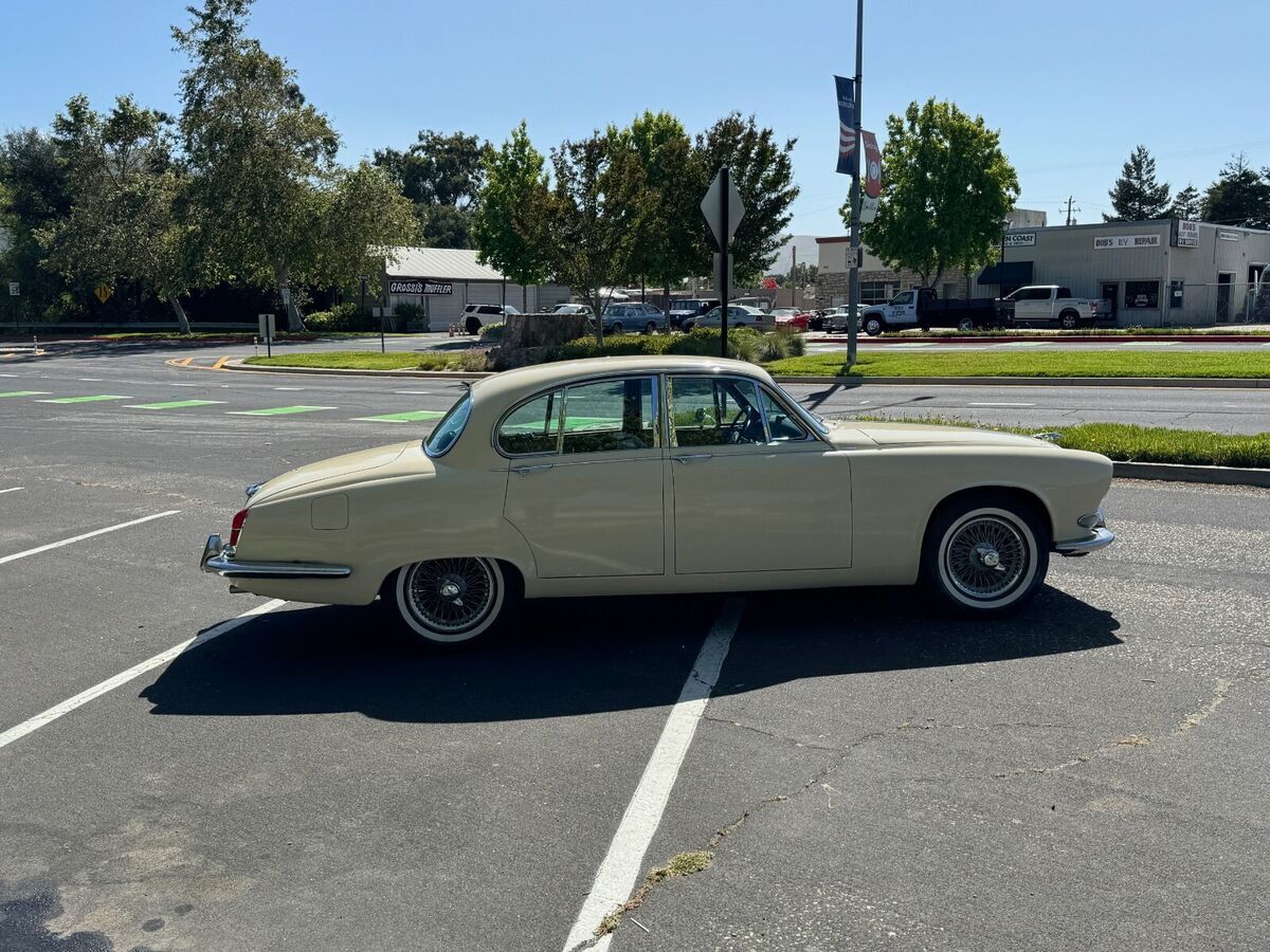 1967 Jaguar 420 - photo 5