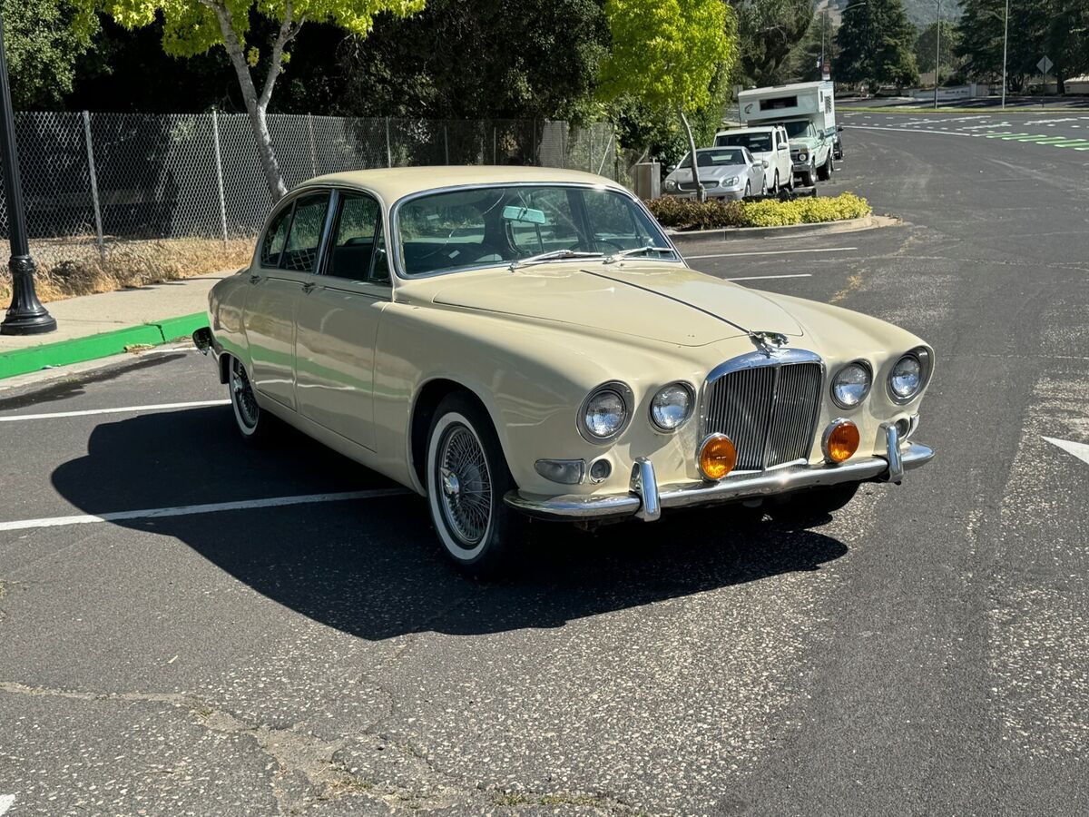 1967 Jaguar 420 - photo 6