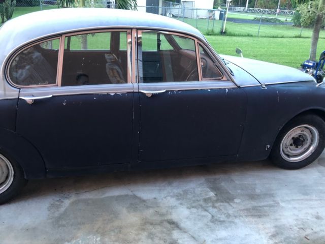 1967 Jaguar Daimler 4 door - photo 3