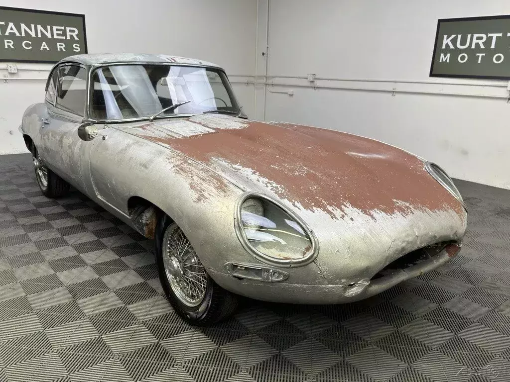1967 JAGUAR XKE E-TYPE 2+2 COUPE. SERIES 1, 4.2 LITERS. SILVER GRAY W/ RED TRIM 1967 Jaguar E-Type FRENCH DELIVERY CAR FOR RESTORATION. MATCHING NUMBERS